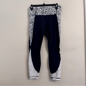 🌻 Last chance! Athleta animal print capri leggings M